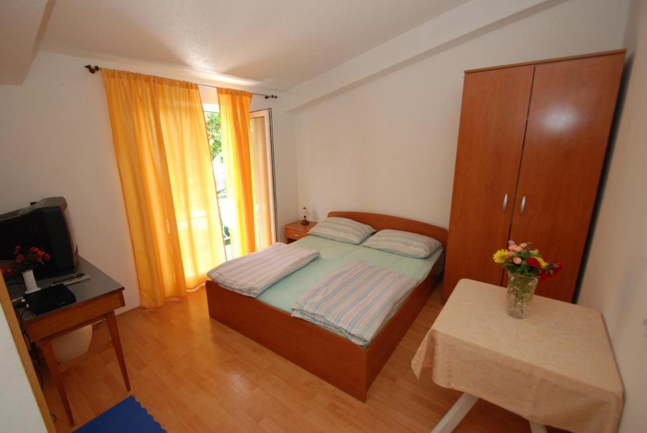 Danica Apartment *